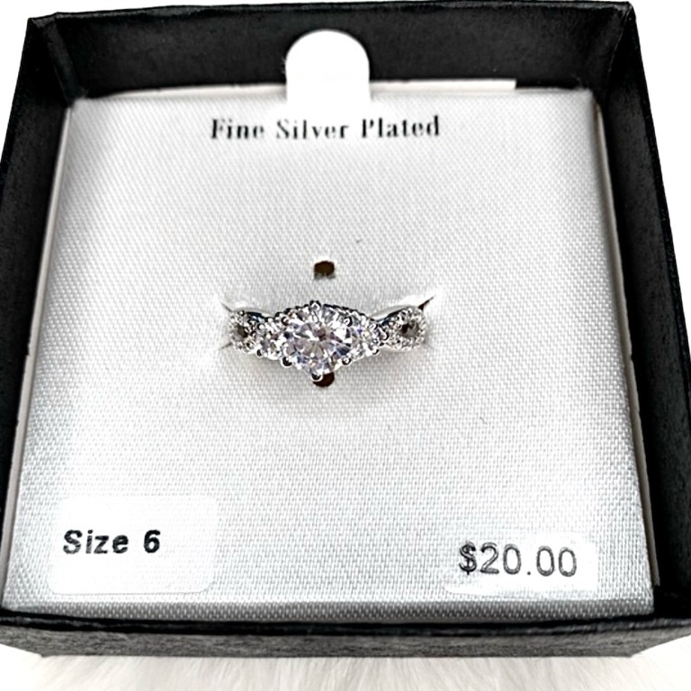 New fine silver plated crystal ring Sz.6